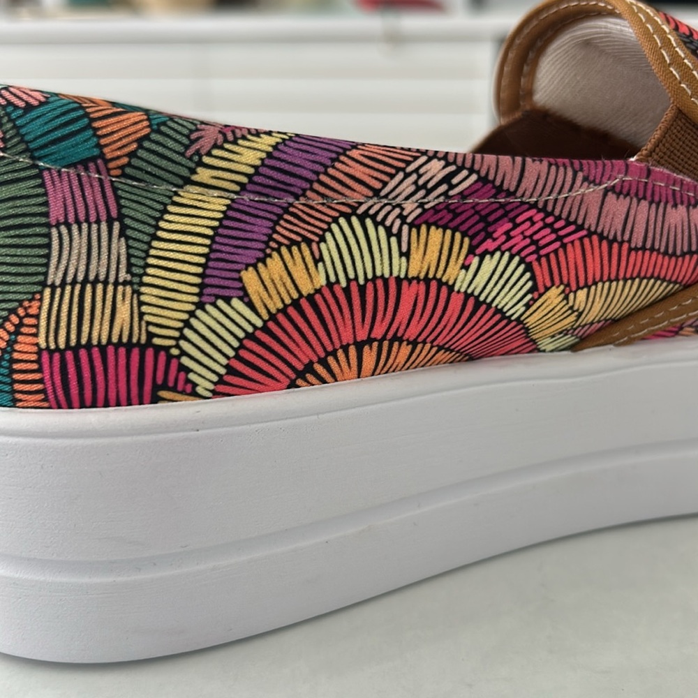 ✨ Colorful Slip-On Platform Sneakers – Size 6 ✨ - Picture 2 of 10